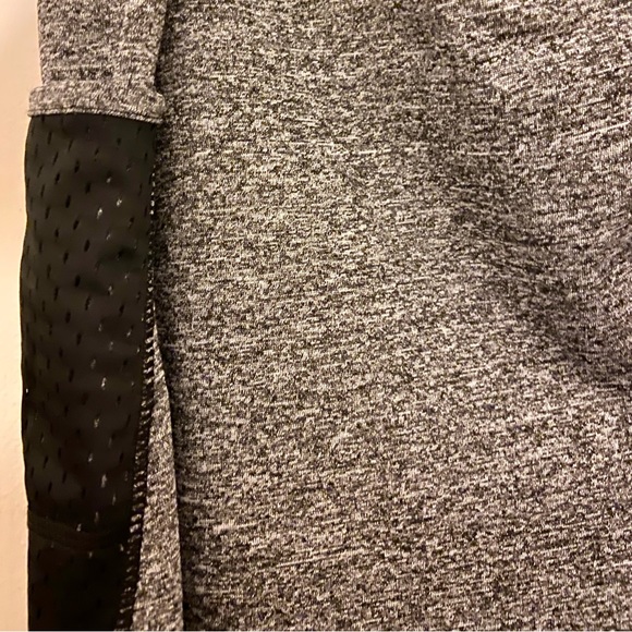 🆕Women’s plus grey leggings with pockets size 3X - Picture 11 of 13